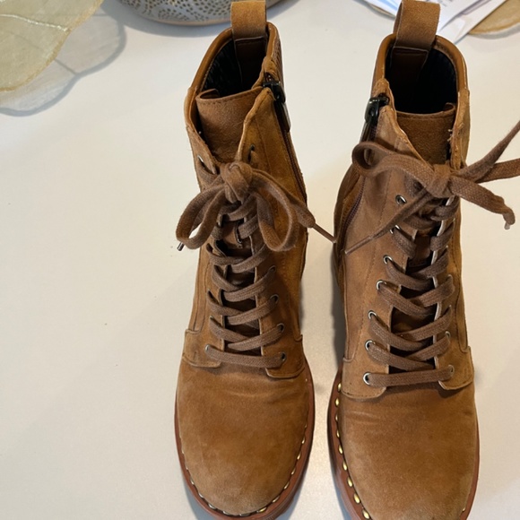 Vince Camuto suede boots - Picture 3 of 3